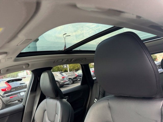 2024 Volvo XC60 Core Dark Theme