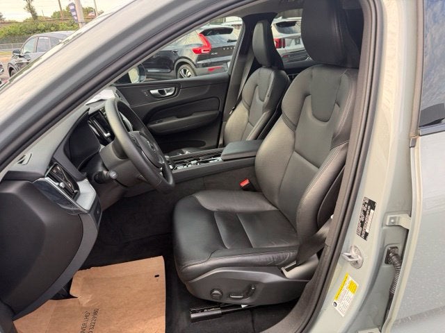 2024 Volvo XC60 Core Dark Theme