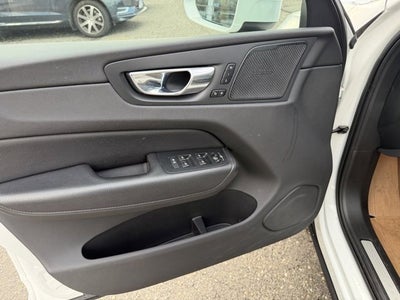 2022 Volvo XC60 Momentum