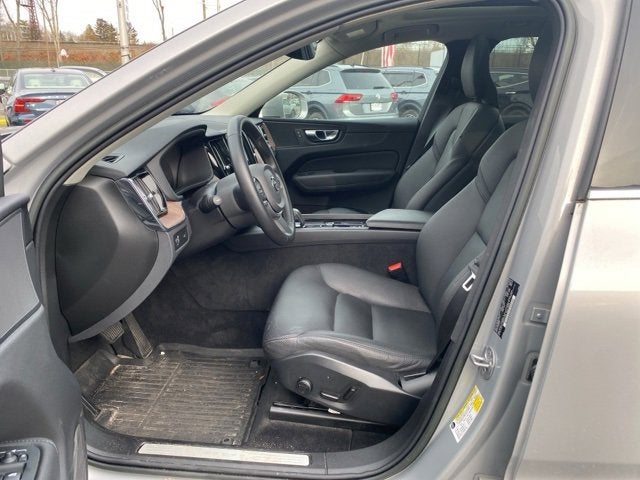 2022 Volvo XC60 Momentum