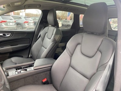 2022 Volvo XC60 Momentum