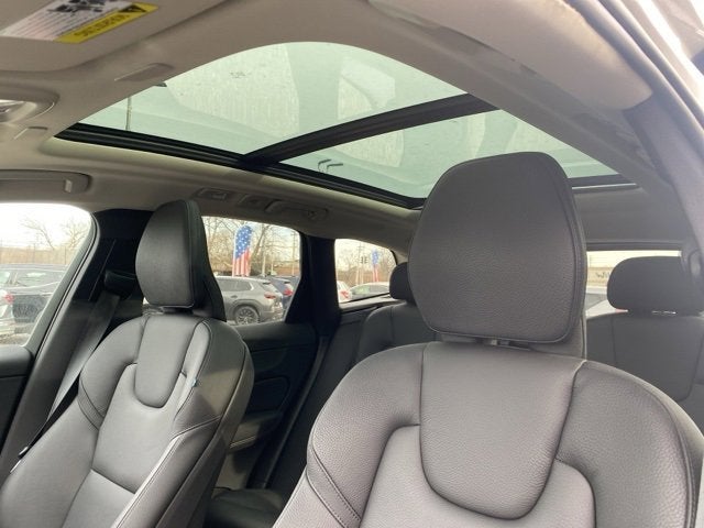 2022 Volvo XC60 Momentum