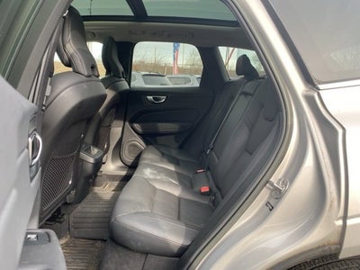 2022 Volvo XC60 Momentum