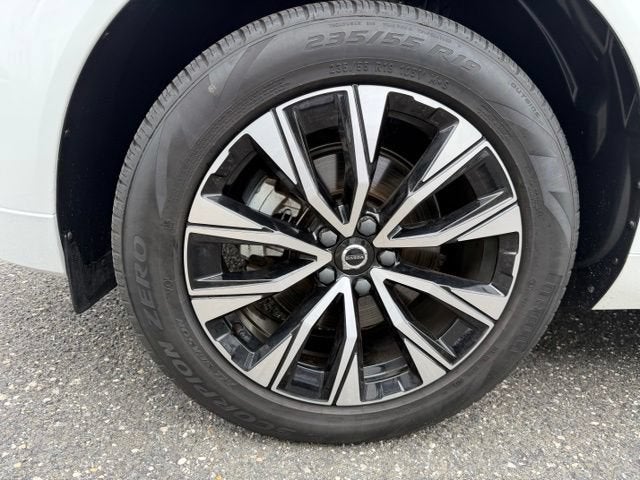 2024 Volvo XC60 Core Dark Theme
