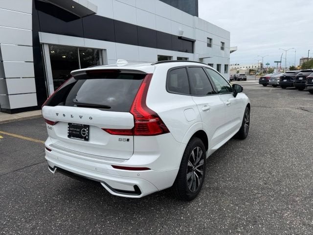 2024 Volvo XC60 Core Dark Theme