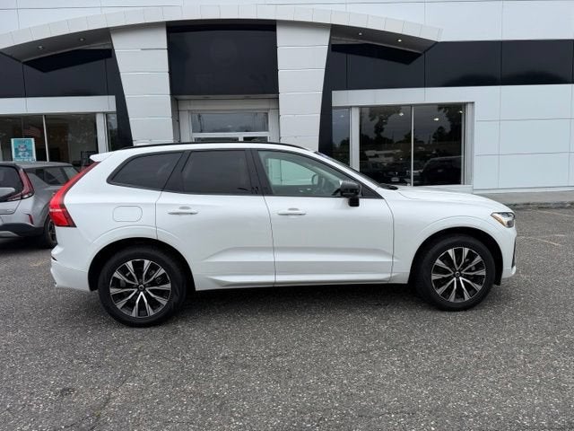 2024 Volvo XC60 Core Dark Theme