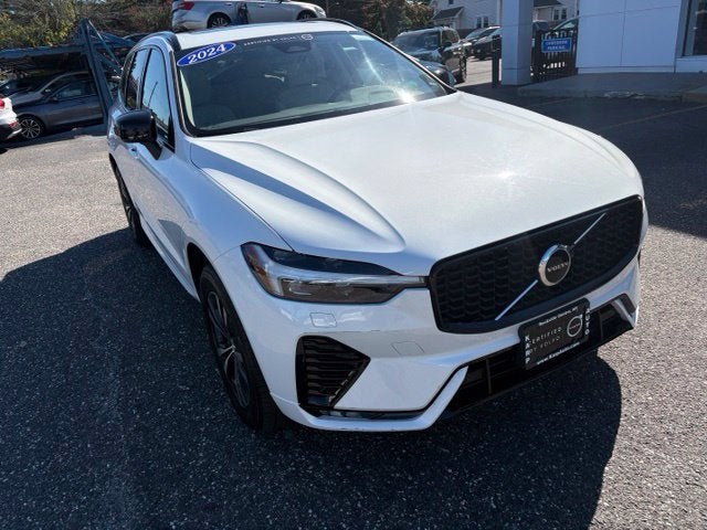 2024 Volvo XC60 Core Dark Theme