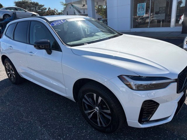 2024 Volvo XC60 Core Dark Theme