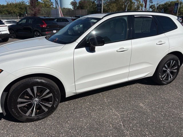 2024 Volvo XC60 Core Dark Theme