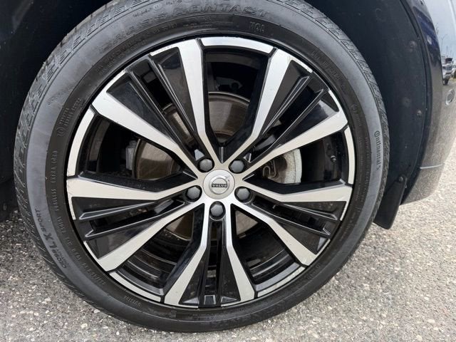 2024 Volvo XC60 Plus Dark Theme