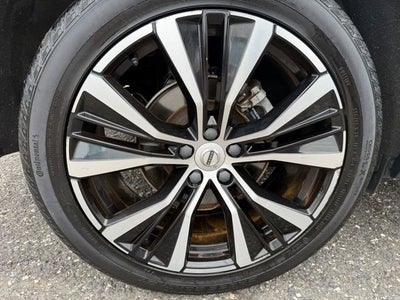 2024 Volvo XC60 Plus Dark Theme