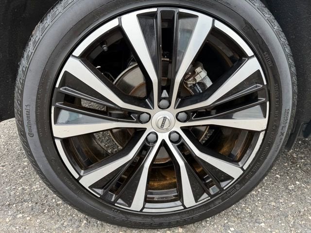 2024 Volvo XC60 Plus Dark Theme