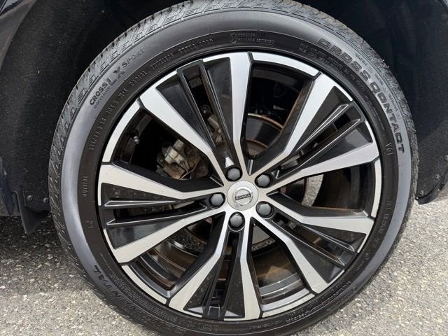2024 Volvo XC60 Plus Dark Theme
