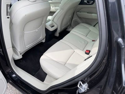 2024 Volvo XC60 Plus Dark Theme