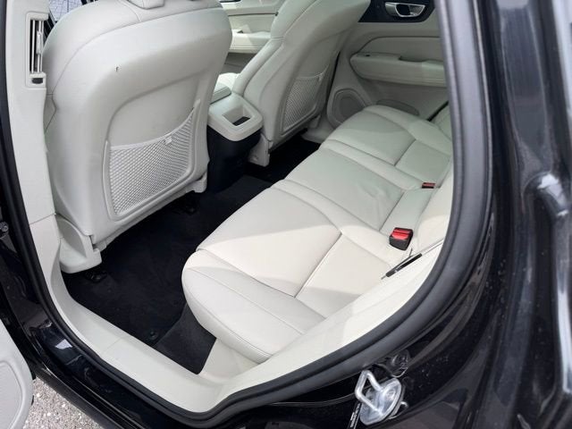 2024 Volvo XC60 Plus Dark Theme