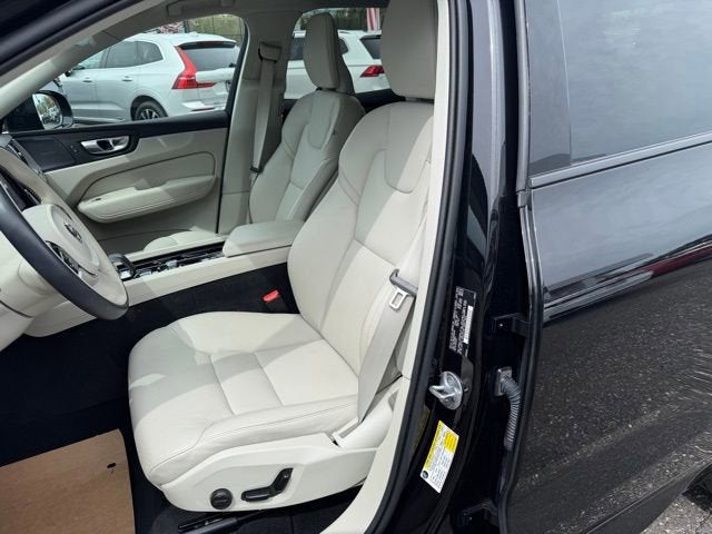 2024 Volvo XC60 Plus Dark Theme