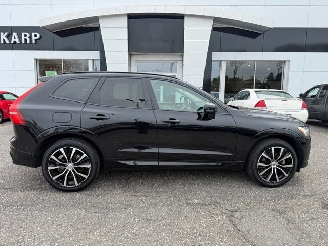 2024 Volvo XC60 Plus Dark Theme