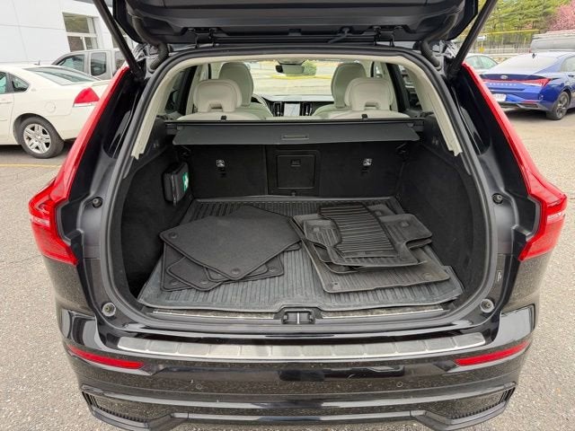2024 Volvo XC60 Plus Dark Theme