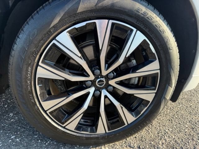 2024 Volvo XC60 Plus Dark Theme