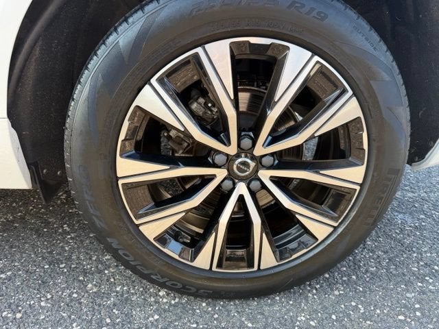 2024 Volvo XC60 Plus Dark Theme