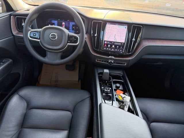 2024 Volvo XC60 Plus Dark Theme