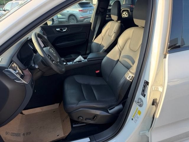 2024 Volvo XC60 Plus Dark Theme