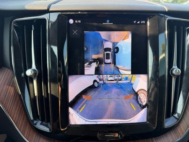 2024 Volvo XC60 Plus Dark Theme