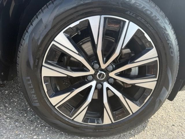 2024 Volvo XC60 Plus Dark Theme