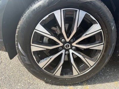 2024 Volvo XC60 Plus Dark Theme