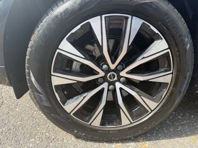 2024 Volvo XC60 Plus Dark Theme