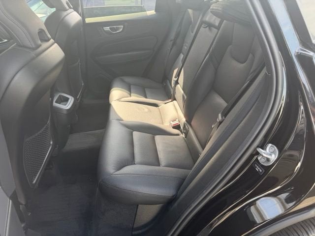 2024 Volvo XC60 Plus Dark Theme