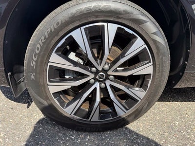 2024 Volvo XC60 Plus Dark Theme