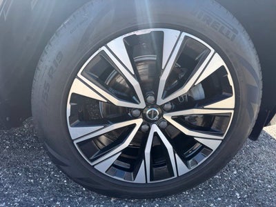 2024 Volvo XC60 Plus Dark Theme