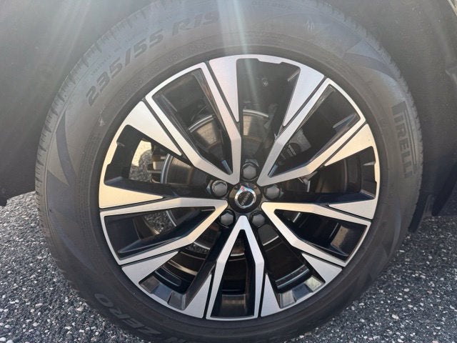 2024 Volvo XC60 Plus Dark Theme