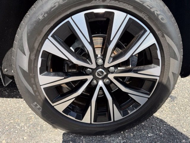 2024 Volvo XC60 Plus Dark Theme