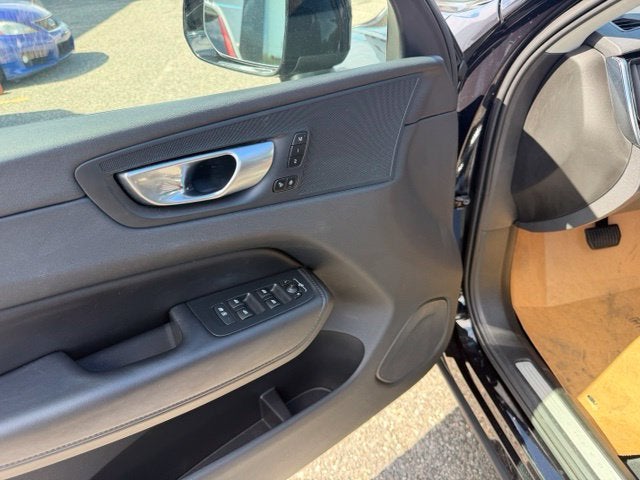 2024 Volvo XC60 Plus Dark Theme