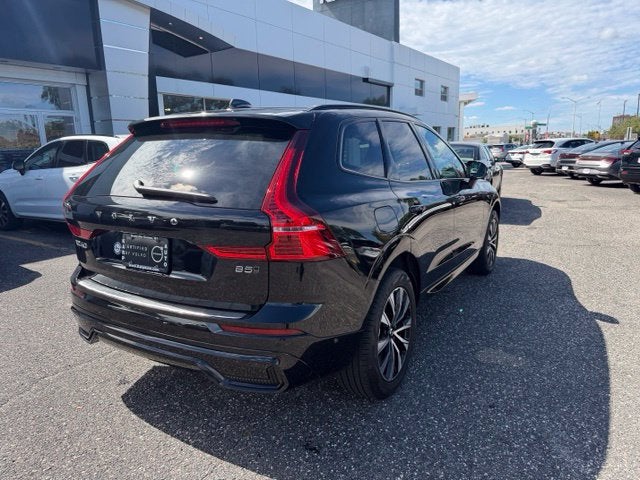 2024 Volvo XC60 Plus Dark Theme