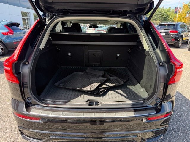 2024 Volvo XC60 Plus Dark Theme