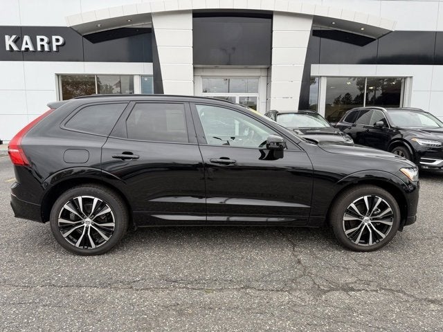 2024 Volvo XC60 Plus Dark Theme