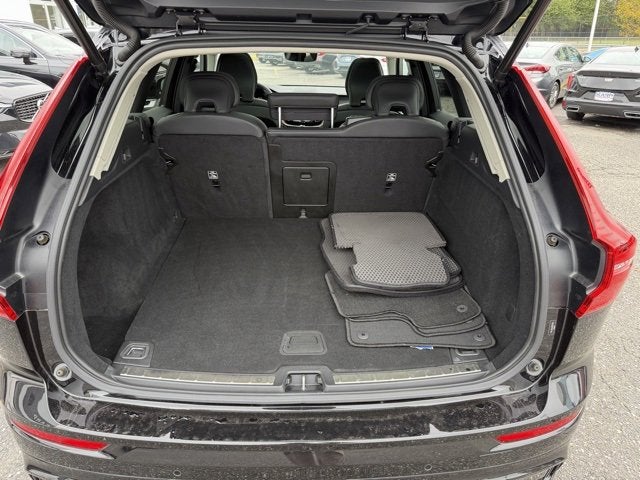 2024 Volvo XC60 Plus Dark Theme