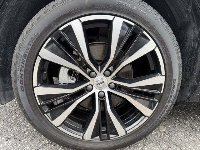 2024 Volvo XC60 Plus Dark Theme