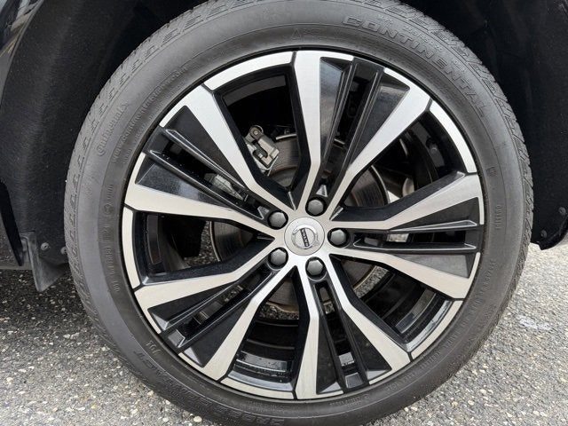 2024 Volvo XC60 Plus Dark Theme