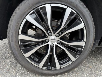 2024 Volvo XC60 Plus Dark Theme