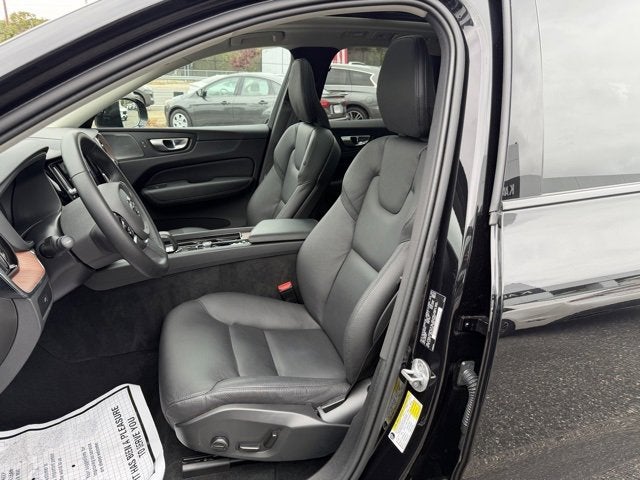 2024 Volvo XC60 Plus Dark Theme