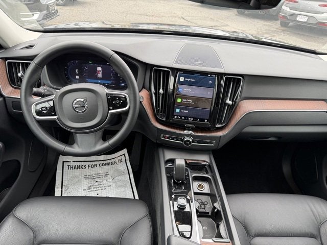 2024 Volvo XC60 Plus Dark Theme