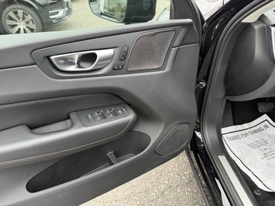 2024 Volvo XC60 Plus Dark Theme