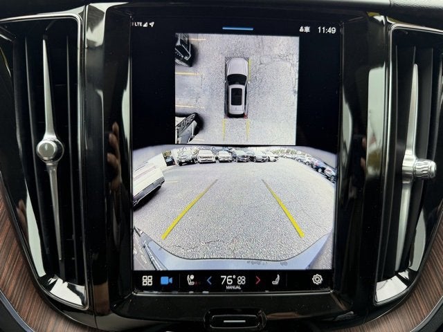 2024 Volvo XC60 Plus Dark Theme