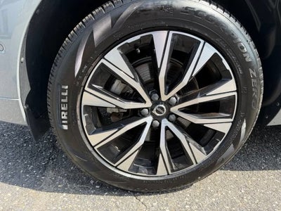 2024 Volvo XC60 Plus Dark Theme