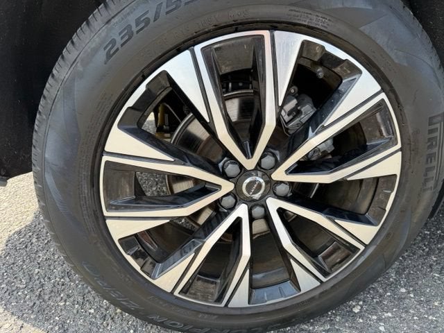 2024 Volvo XC60 Plus Dark Theme
