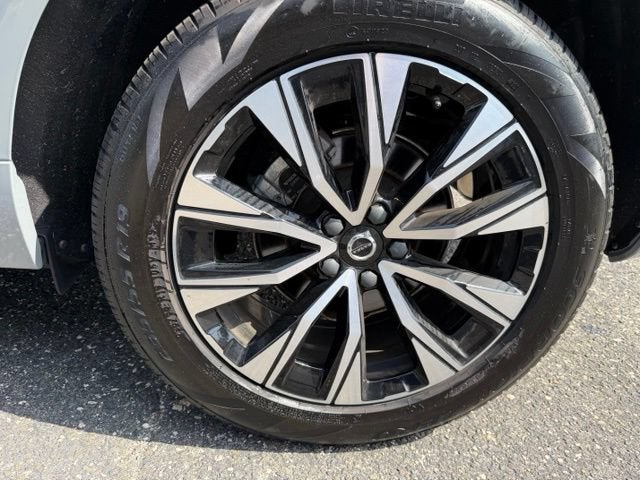 2024 Volvo XC60 Plus Dark Theme